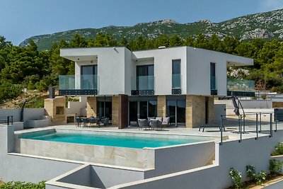 Villa Riviera am Meer mit Pool