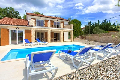 Villa Zala mit beheiztem Pool
