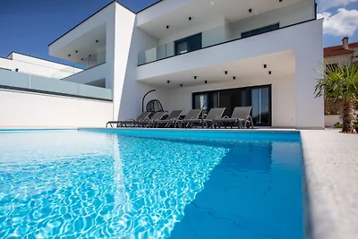 Villa Diva am Meer mit Pool