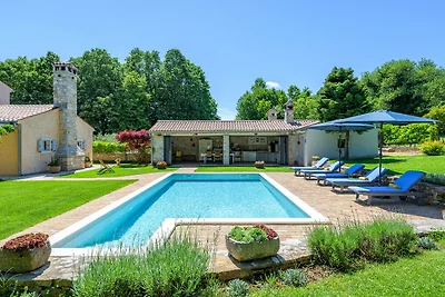 Villa Lipa mit beheiztem Pool, Sauna und Weinkeller