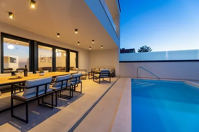 Villa Aria am Meer mit Pool