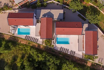 Casa Forma con piscina