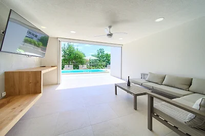 Villa Celeia mit beheiztem Pool