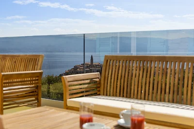 Villa Maia – Stilvolle Oase mit Pool & Meerblick