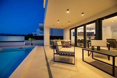 Villa Aria am Meer mit Pool