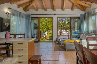 Villa Vinci mit Pool & Spielplatz