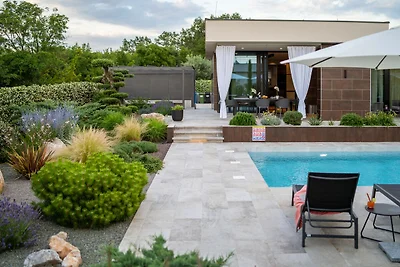 Villa Blumarine – Eine moderne Oase des Komforts mit privatem Pool