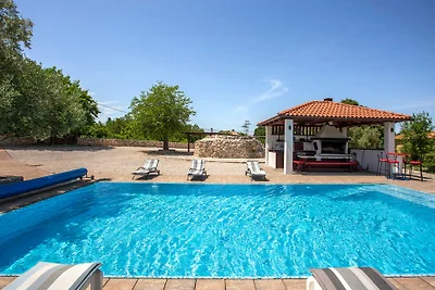 Villa mit Pool, Jacuzzi & Sauna