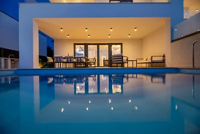 Villa Aria am Meer mit Pool