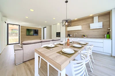 Villa Celeia-Luxus FeWo 3 mit Pool