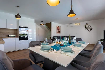 Villa Diva am Meer mit Pool
