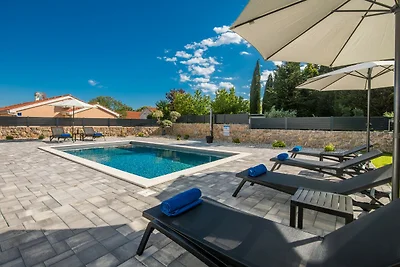 Villa Lana – Beheizter Pool & stilvoller Inselaufenthalt