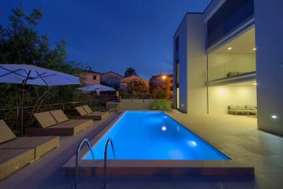 Villa Celeia mit beheiztem Pool