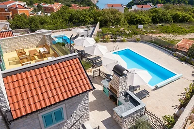 Villa Maia – Stilvolle Oase mit Pool & Meerblick