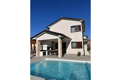 Charmante Villa Navis mit privatem Pool