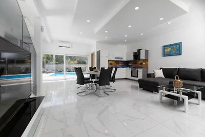 Villa George con piscina riscaldata