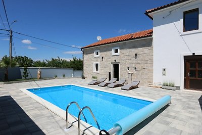 Villa Kristina mit Pool