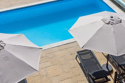 Villa Maia – Stilvolle Oase mit Pool & Meerblick