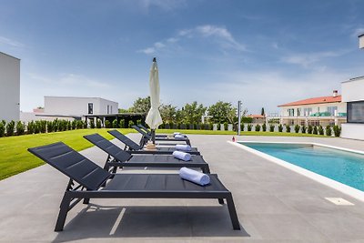 Villa Marinella mit beheiztem Pool