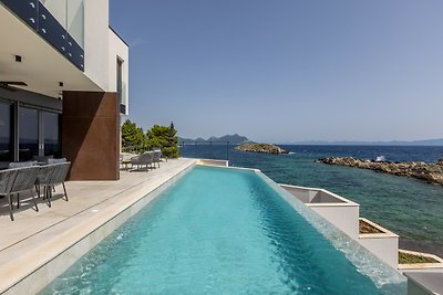 Villa Riviera am Meer mit Pool