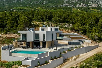 Villa Riviera am Meer mit Pool