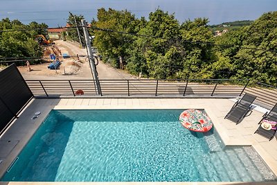 Villa Aris mit beheiztem Pool & Meerblick