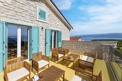Villa Maia – Stilvolle Oase mit Pool & Meerblick