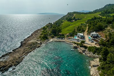 Villa Riviera am Meer mit Pool