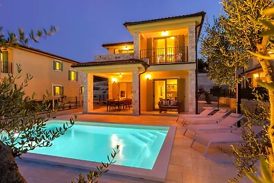 Villa Pinaza B sul mare con piscina riscaldata