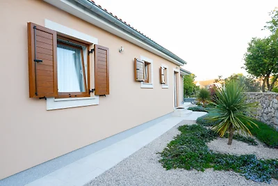 Villa Lavender's Breeze mit Pool