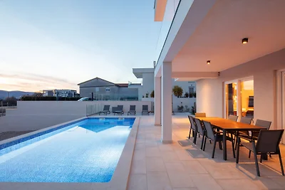 Villa Neoma – Ruhiger Rückzugsort am Meer mit beheiztem Pool