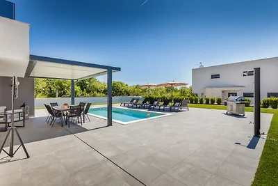 Villa Marinella mit beheiztem Pool