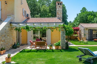 Villa Lipa mit beheiztem Pool, Sauna und Weinkeller