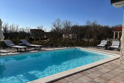 Charmante Villa Navis mit privatem Pool