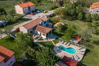 Villa Vinci mit Pool & Spielplatz