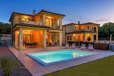 Villa Pinaza A – Romantischer Rückzugsort am Meer mit beheiztem Pool und  Sauna