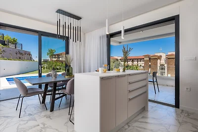 Luxury Apartment mit privatem Pool