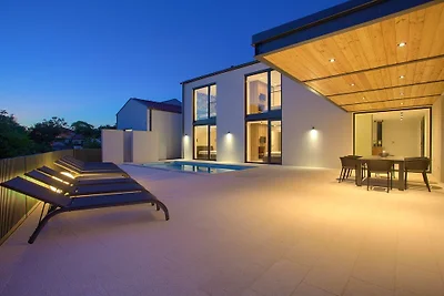 Casa Forma con piscina
