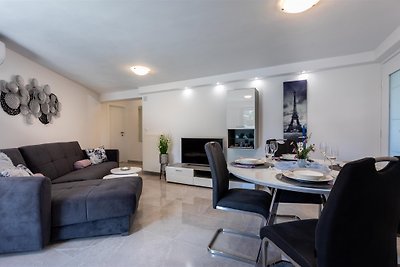 Appartement ROKO met privé zwembad