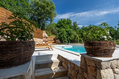 Steinhaus mit Pool, nur 50 vom Meer
