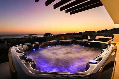 Luxus Villa Golden Lion mit Pool