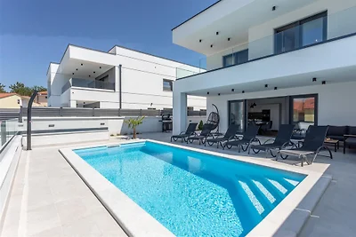 Villa Manhattan mit Pool am Meer