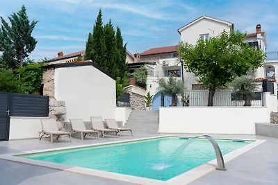 Villa Solaris mit Pool & Sauna