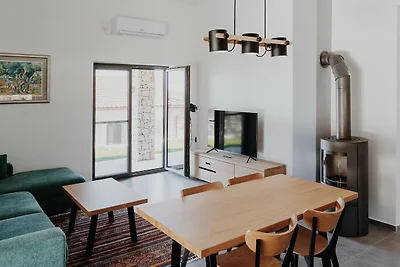 Erleben Sie die Villa Kadila – beheizter Pool & Sauna in einem zeitlosen Olivenhain