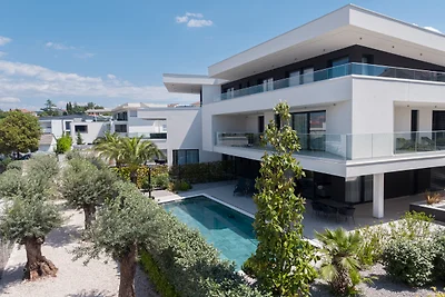 Azimut Luxus Apartment mit Pool