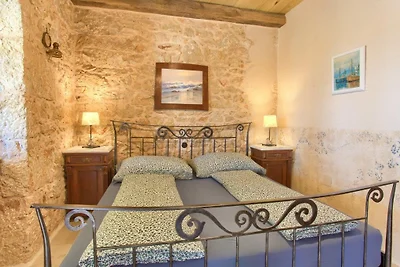 Villa con piscina riscaldata e vista mare