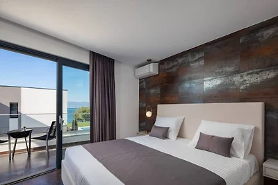 Premium Apartment mit privatem Pool