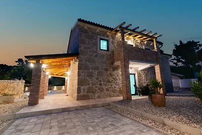 Charmante Villa Old Stone mit Pool