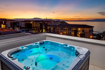 Luxus Penthouse Fewo mit Whirlpool