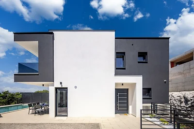 Villa Aura mit beheiztem Pool